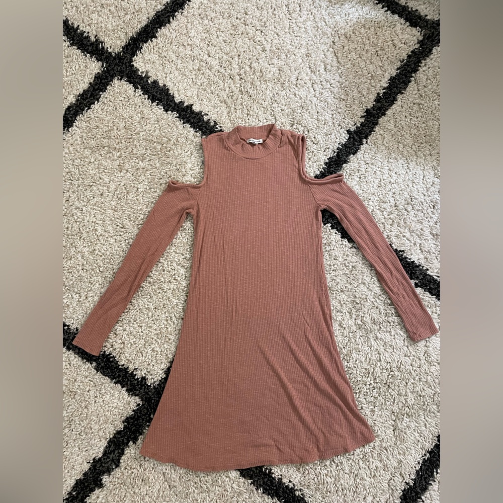 Charlotte Russe Cold Shoulder Ribbed Mock‎ Neck Dress in Pinky Brown - M